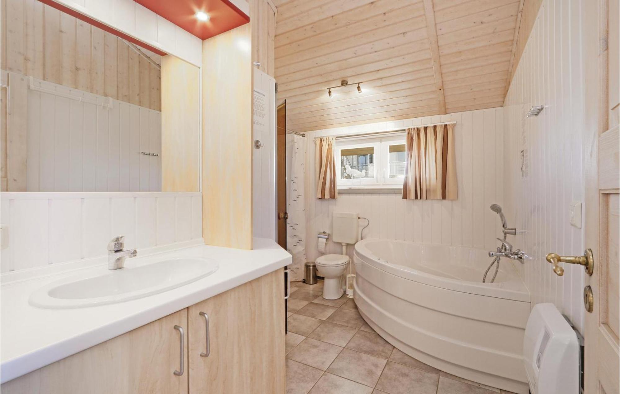 2 Bedroom Nice Home In เร็คลีน ภายนอก รูปภาพ